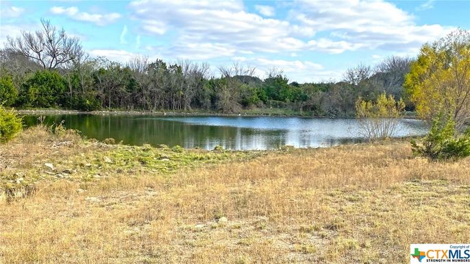 Exterior, Lake