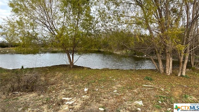 Exterior, Lake