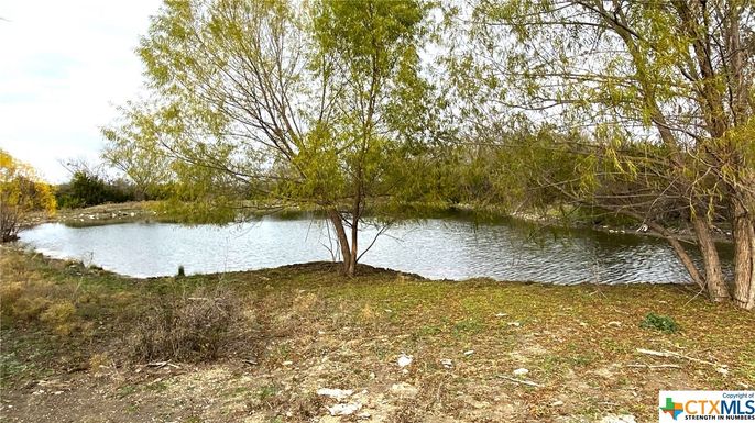 Exterior, Lake
