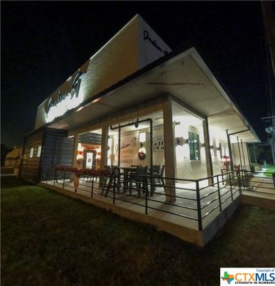 Exterior, Facade, Modern