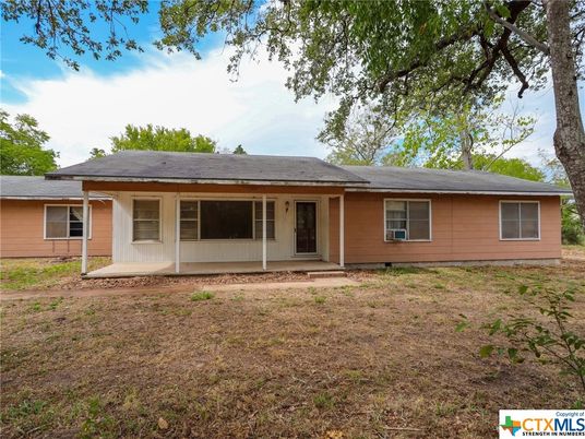 Backyard, Exterior, Facade, Ranch