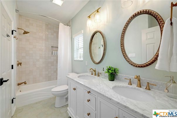Bathroom, Dual Sink Vanities, Interior