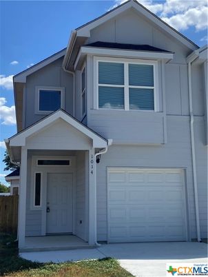 Attached, Exterior, Facade, American Craftsman