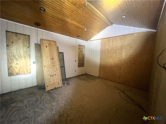 Empty room, Interior, Recessed Lighting, Wooden Ceilings