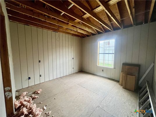 Empty room, Interior, Wooden Beams, Wooden Ceilings