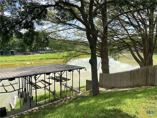 Exterior, Lake