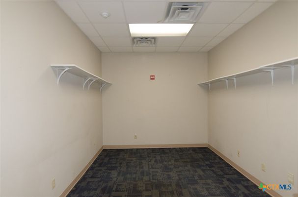 Empty room, Interior, Walk-in Closets