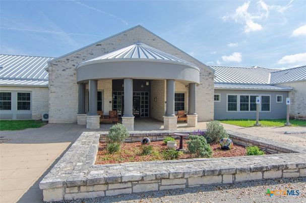 Exterior, Facade, Ranch