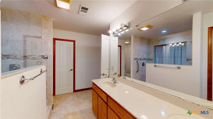 Bathroom, Dual Sink Vanities, Interior, Recessed Lighting