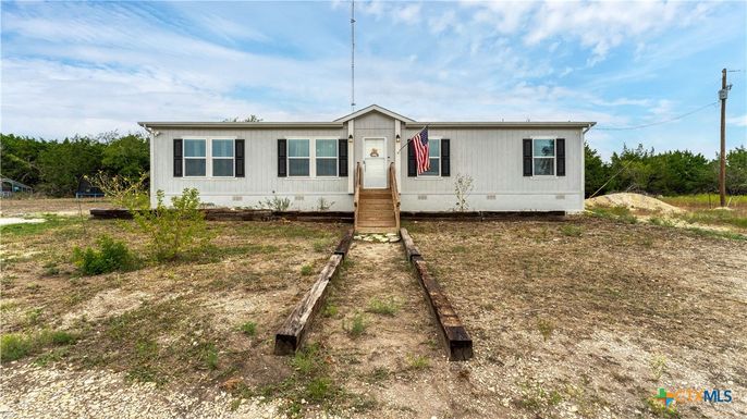 Exterior, Facade, None