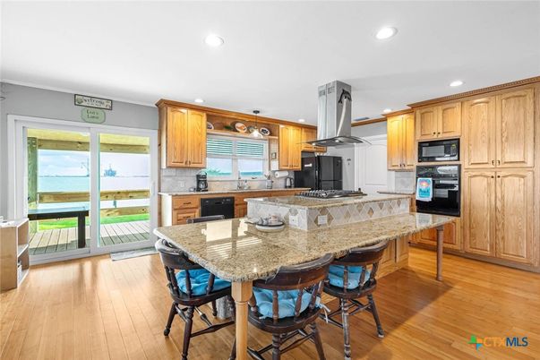 Interior, Kitchen, Recessed Lighting, Water, Wood Texture Flooring