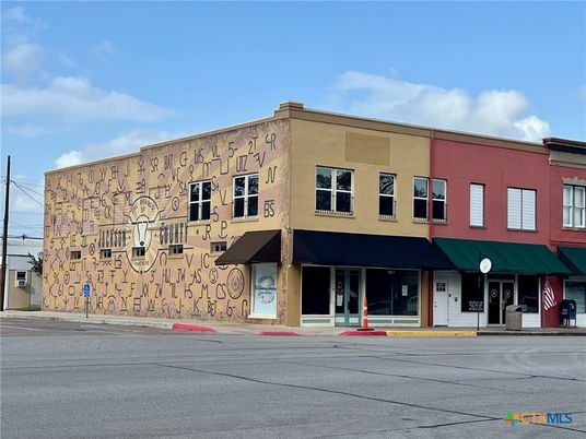 Exterior, Facade, Rowhouse