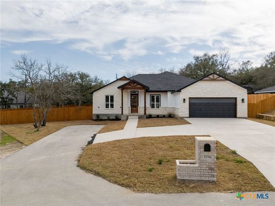 Attached, Exterior, Facade, Ranch