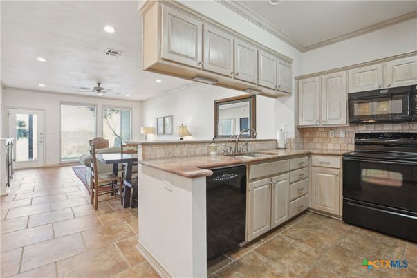 Dining room, Interior, Kitchen, Recessed Lighting