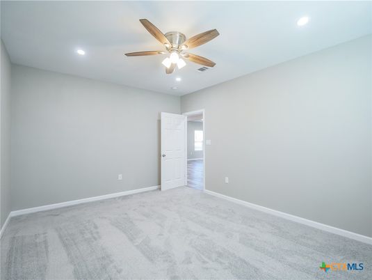 Empty room, Interior, Recessed Lighting