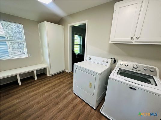 Interior, Washer, Wood Texture Flooring