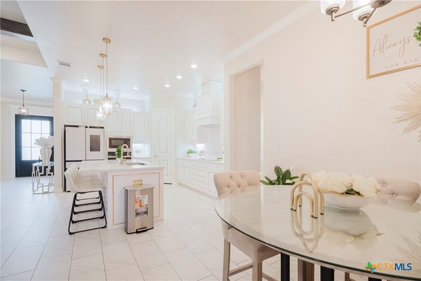 Dining room, Interior, Kitchen, Pendant Lights, Recessed Lighting, Stainless Steel Appliances