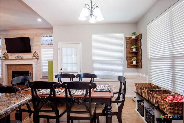 Dining room, Fireplace, Interior, Pendant Lights, Recessed Lighting