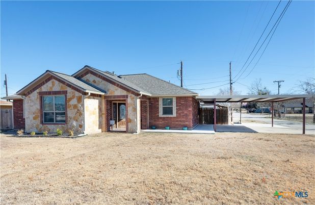 Backyard, Exterior, Facade, Brick Facade, Ranch