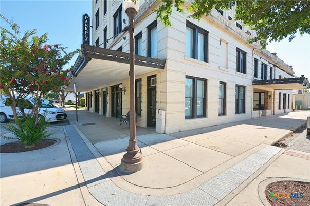 Exterior, Facade, Rowhouse