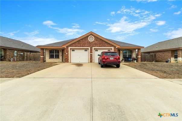 Attached, Exterior, Facade, Brick Facade, Ranch