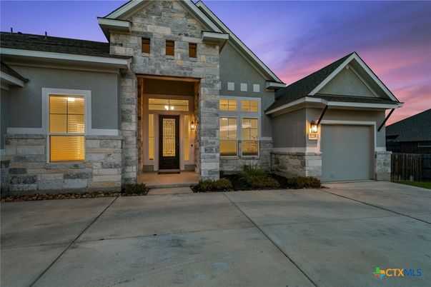 Attached, Exterior, Facade, American Craftsman