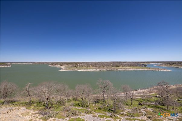 Exterior, Lake