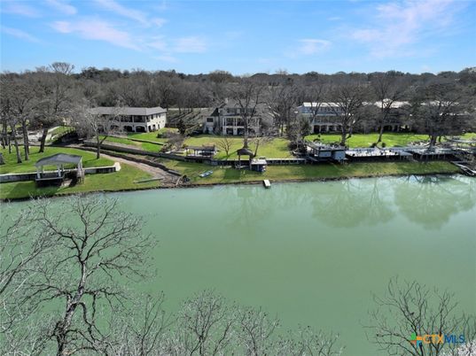 Exterior, Lake
