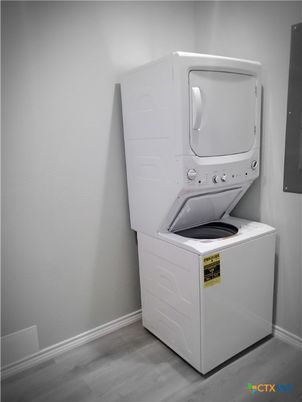 Interior, Utility Closets, Washer, Wood Texture Flooring
