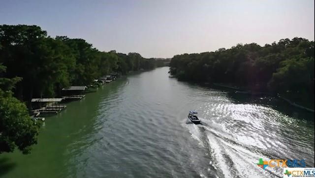 Exterior, Lake