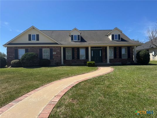 Exterior, Facade, Brick Facade, Ranch