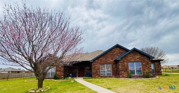Backyard, Exterior, Facade, Brick Facade, Brick Traditional