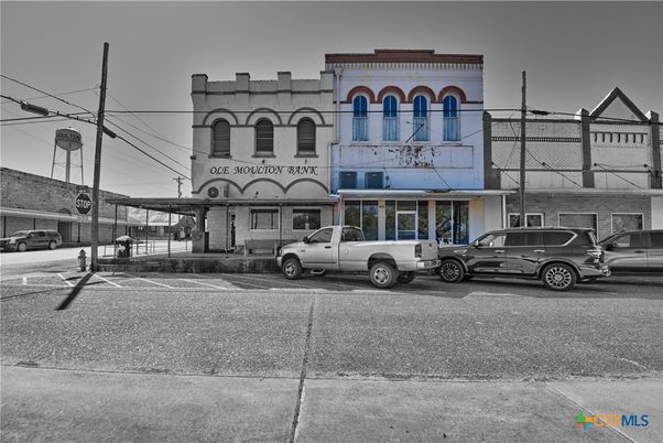 Exterior, Facade, None