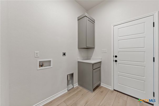 Interior, Washer, Wood Texture Flooring