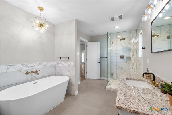 Bathroom, Free Standing Baths, Glass Shower, Interior, Pendant Lights, Recessed Lighting