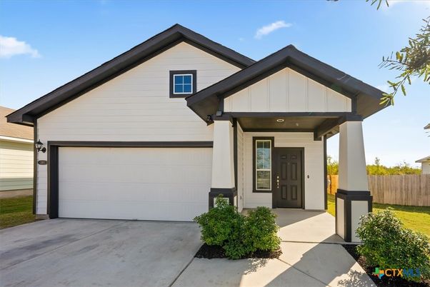 Attached, Exterior, Facade, American Craftsman
