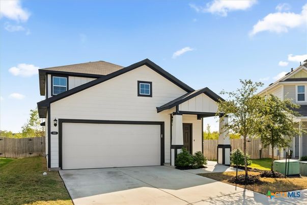 Attached, Exterior, Facade, Farmhouse