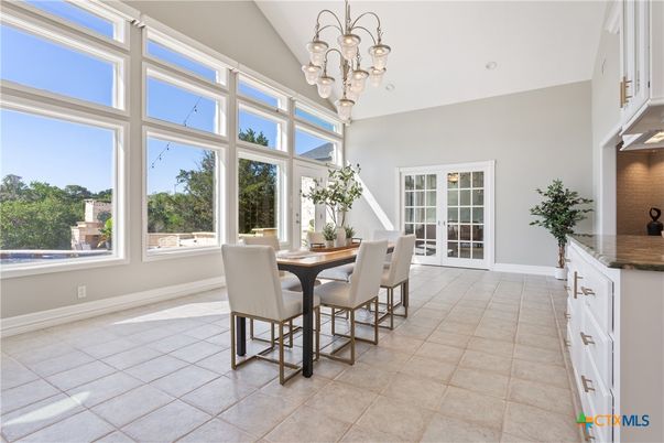 Chandelier, Dining room, Interior