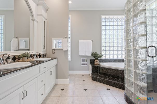 Bathroom, Dual Sink Vanities, Interior, Recessed Lighting