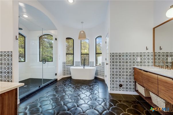 Bathroom, Free Standing Baths, Glass Shower, Interior, Pendant Lights, Recessed Lighting