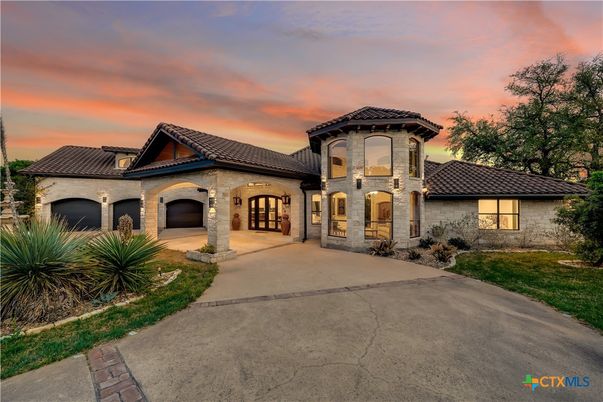 Attached, Exterior, Facade, Mediterranean