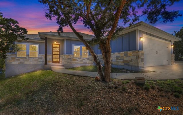 Attached, Exterior, Facade, Ranch