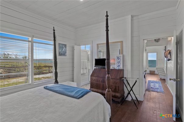 Bedroom, Interior, Water, Wood Texture Flooring