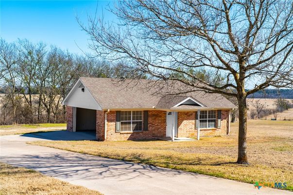 Backyard, Exterior, Facade, Brick Facade, Ranch