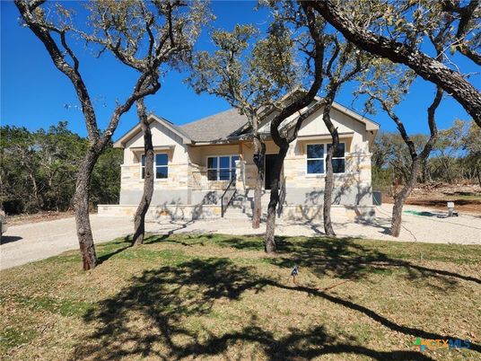 Backyard, Exterior, Facade, Ranch