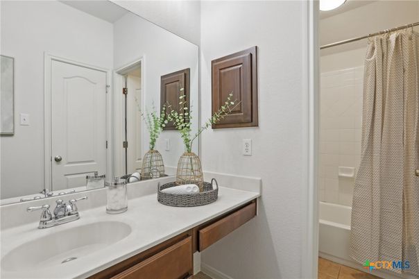 Bathroom, Dual Sink Vanities, Interior