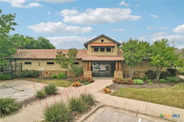 Backyard, Exterior, Facade, Ranch