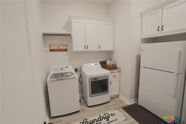 Interior, Washer, Wood Texture Flooring