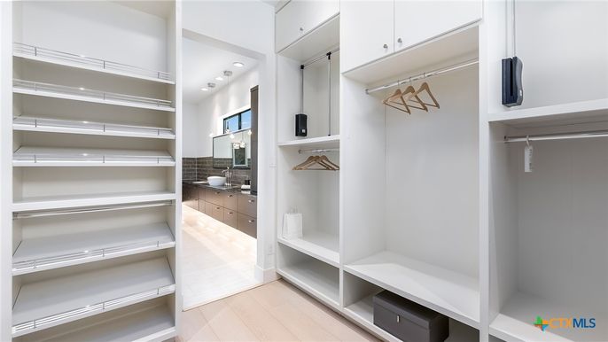 Interior, Walk-in Closets, Wood Texture Flooring