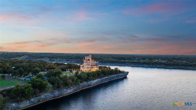 Exterior, Lake